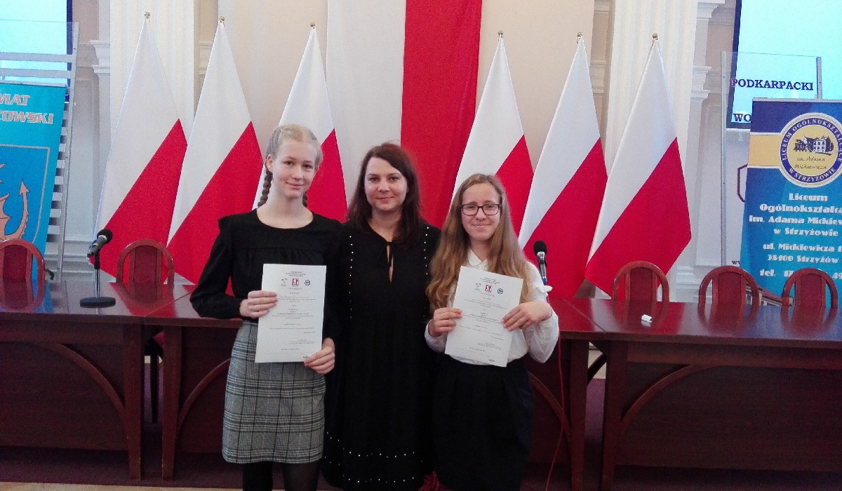 Podsumowanie VII Dyktanda Niepodległościowego „Po polsku o historii” – sukces naszych uczennic