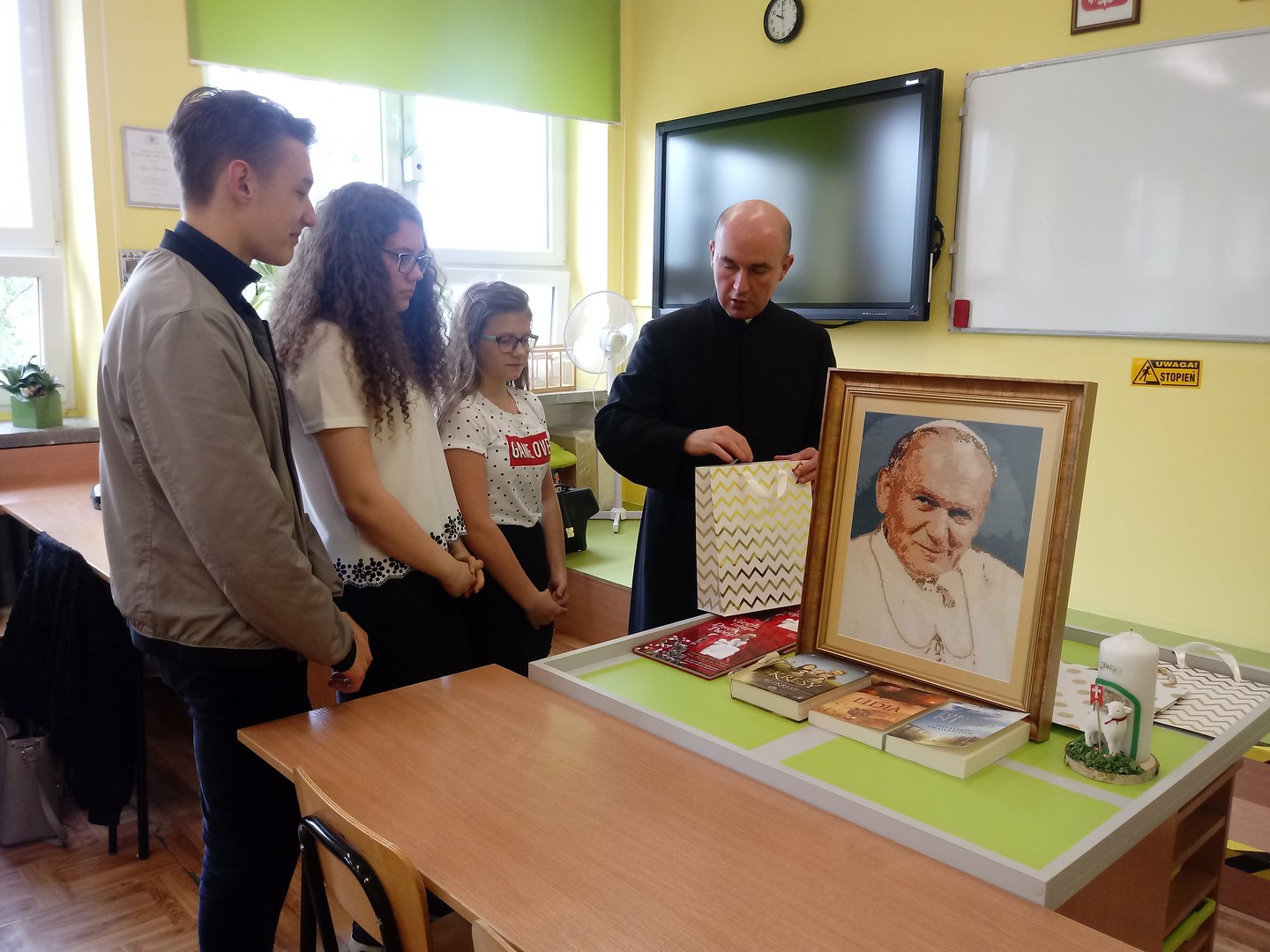 Sukces naszych uczniów w konkursie o św. Janie Pawle II